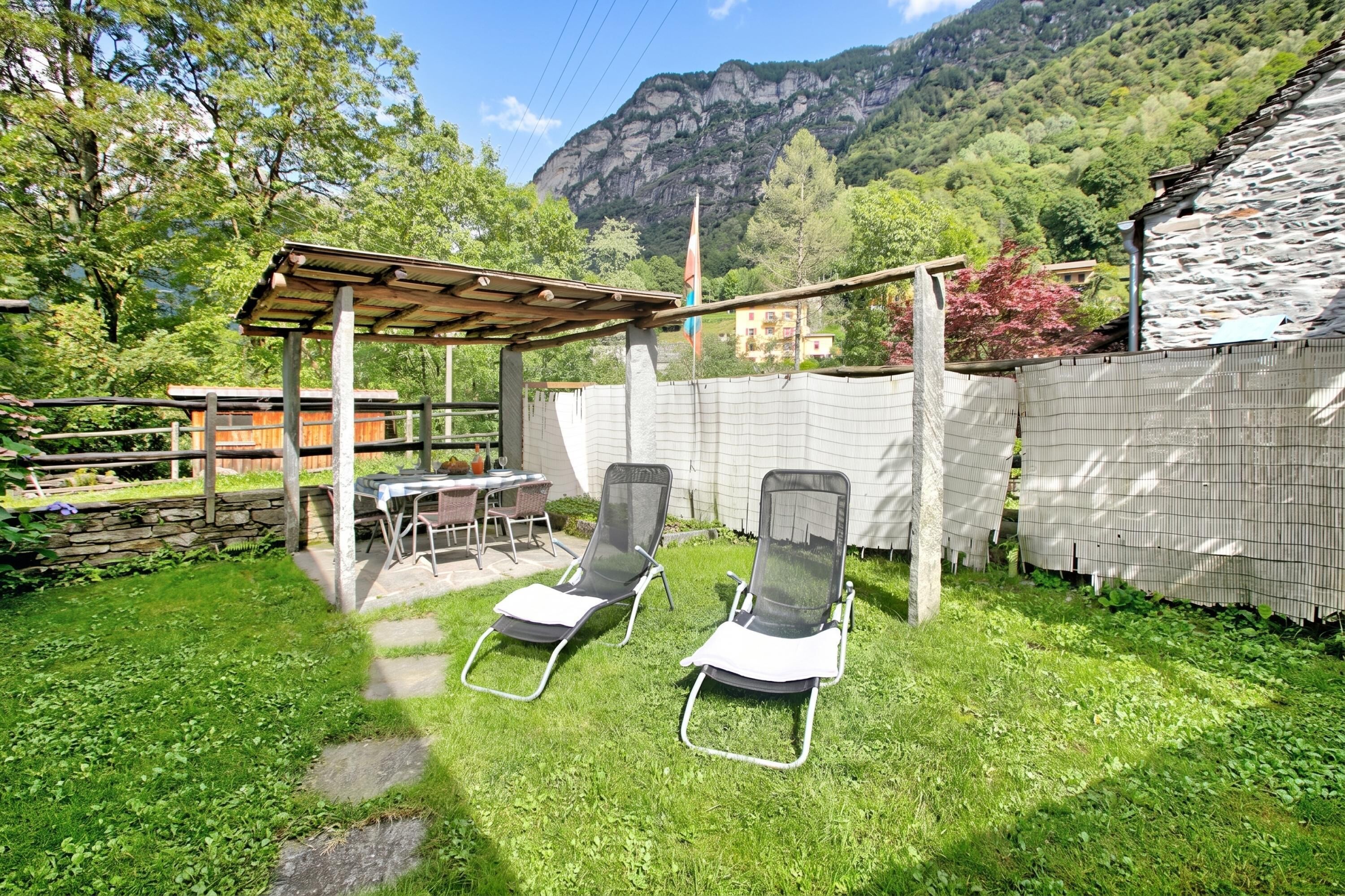 Chalet Keluarga, beberapa kamar, 2 kamar mandi (Rustico al platano 2) | Tempat makan outdoor