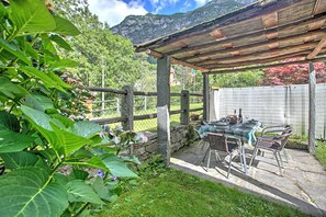 Outdoor dining - Rustico al platano 2 (Sonogno)