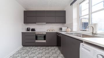 Apartamento | Cozinha privada | Geladeira, micro-ondas, fogão, cooktop