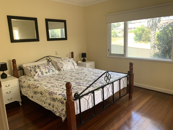 2 bedrooms, iron/ironing board, free WiFi, bed sheets