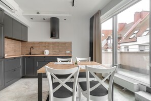 1 kamar tidur, setrika/meja setrika, Wi-Fi gratis, dan seprai linen