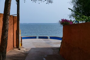 Beach nearby, white sand, 4 beach bars