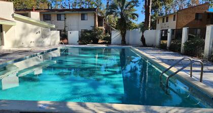 2 miles to FSU, TSC, and FAMU!