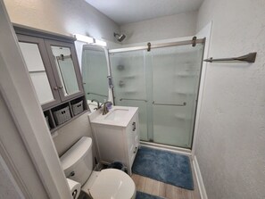 淋浴設備、提供毛巾