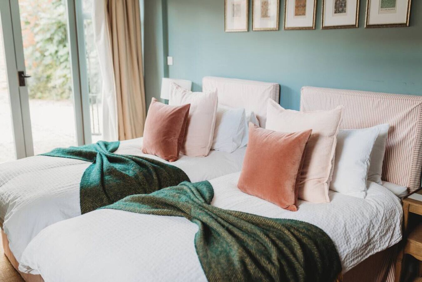 4 bedrooms, desk, iron/ironing board, travel cot