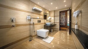 Deluxe Suite | Bathroom