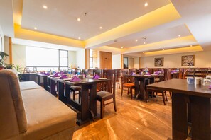 Restaurant - Yashshree Sanderling Mall Road  (Darjeeling)