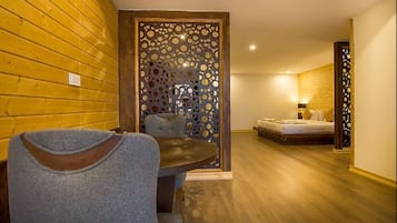 Premium-Suite | Hochwertige Bettwaren, schallisolierte Zimmer, kostenloses WLAN