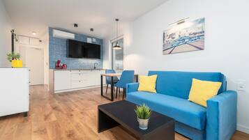 Deluxe Apartment | 1 bedroom, iron/ironing board, free WiFi, bed sheets