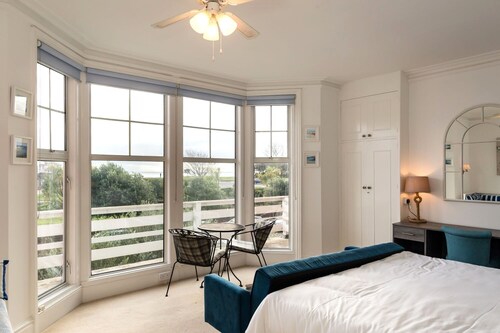 Beach in Reach - group house for up to 14 with sea views