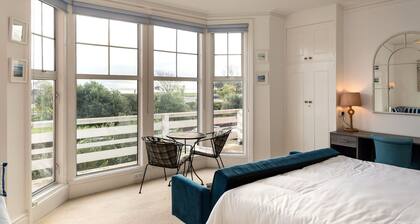 Beach in Reach - group house for up to 14 with sea views