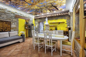 Apartamento familiar, 2 habitaciones | Cocina privada | Frigorífico grande, placa de cocina y máquina de café espresso