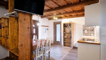 Classic Apartment, 2 Bedrooms, Non Smoking, Vineyard View | Private kitchen | Full-size fridge, stovetop, espresso maker, coffee/tea maker