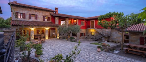 Classic Apartment, 2 Bedrooms, Non Smoking, Vineyard View | Exterior