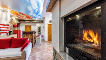 Deluxe Apartment, 1 Bedroom, Non Smoking, Vineyard View | Living area | 90-cm LCD TV with premium channels