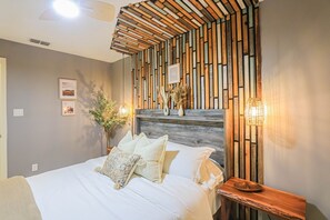 2 bedrooms, desk, iron/ironing board, travel crib