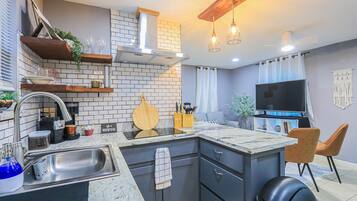 Fridge, microwave, stovetop, coffee/tea maker