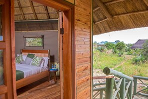 Chambre luxueuse double, 1 trĂšs grand lit, vue sur le lac | Coffre-fort