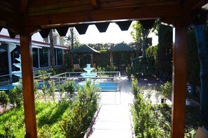 Breakfast, lunch, dinner served; Mediterranean cuisine  - Hotel Bardhi (Perondi)