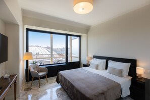 2 habitaciones, tabla de planchar con plancha y cuna de viaje