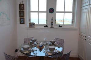Dining - No 10 Royal Apartments (North Berwick)