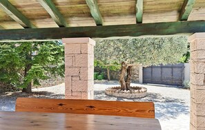 Outdoor dining - Stunning home in Tinjan with private swimming pool, can be inside or outside (Tinjan)