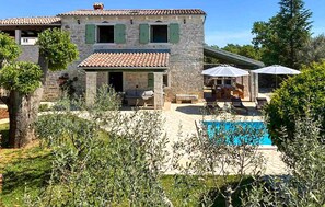 Exterior - Stunning home in Tinjan with private swimming pool, can be inside or outside (Tinjan)