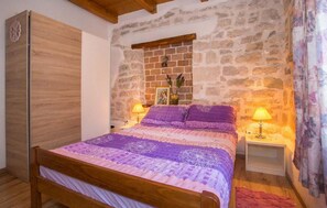 2 chambres, fer et planche à repasser, lit parapluie, Wi-Fi gratuit