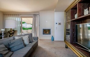 Fernseher, Kamin