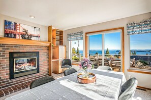 Dining - Spacious 3BR, elevator & spectacular water views (Port Ludlow)