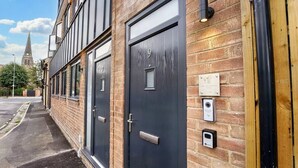 A building with a brick facade, a dark-colored door, and a plaque indicating it is a hotel. - The Tree house, York (York)