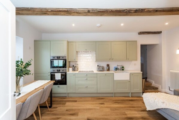 Microwave, dishwasher - The Old Vet’s House, Masham (Masham)