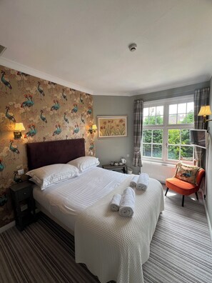 Tradisjonelt dobbeltrom | Sengetøy av topp kvalitet, individuelt dekorert og individuelt innredet