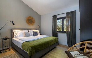 3 bedrooms, iron/ironing board, travel cot, free WiFi