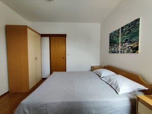 2 多间卧室、熨斗/熨衣板、旅行婴儿床、WiFi