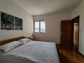 2 chambres, fer et planche à repasser, lit parapluie, Wi-Fi