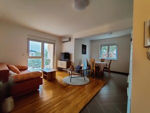 Smart TV - Airy Apt in Tisno - Murter, Beach - 3 Min Walk, with terrace, mooring included (Tisno)