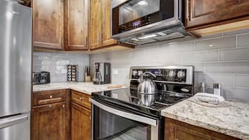 Condo, 2 Bedrooms | Private kitchen | Fridge, oven, coffee/tea maker, toaster