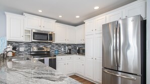 Condo, 3 Bedrooms | Private kitchen