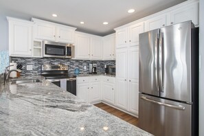 Appart'hôtel, 3 chambres | Cuisine privée | Réfrigérateur, four, cafetière/bouilloire, grille-pain