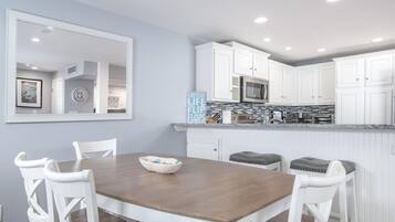 Condo, 3 Bedrooms | Dining