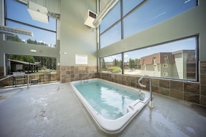 Una piscina techada