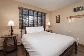 Appartement, 2 slaapkamers | 2 slaapkamers, een laptopwerkplek, een strijkplank/strijkijzer