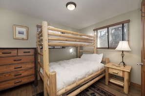 2 habitaciones y espacio para trabajar con laptop