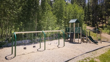 Condo, 2 Bedrooms | Children's area