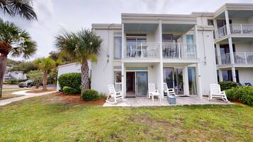 Condo, 2 Bedrooms | Exterior