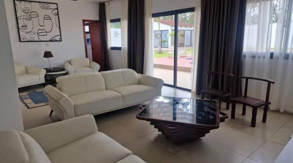 Télévision, table de tennis de table