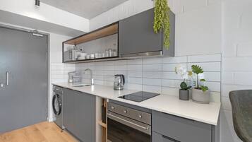 Apartment (0 Bedroom) | Private kitchen | Full-size fridge, microwave, oven, stovetop