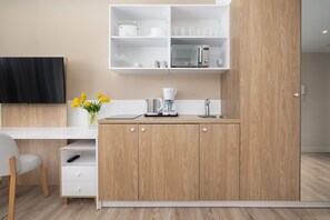 Microwave, coffee/tea maker, electric kettle, toaster - Bel Mare Studio by Renters (Miedzyzdroje)