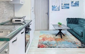Kylskåp, ugn, spishäll och diskmaskin